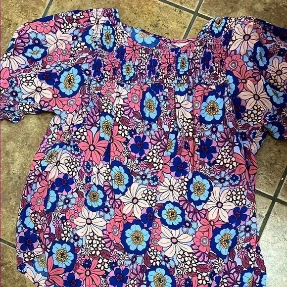 Floral Top with Terra Sky - Picture 1 of 4